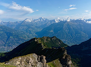 Da Col de Chamol&eacute; vista verso il confine francese con il Gran Combin all&rsquo;orizzonte.