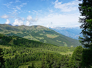 Vista verso il comprensorio sciistico di Pila.