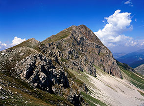 Altro stupendo tratto della Cresta Occidentale del Gran Sasso, quello della Cresta Est del Pizzo di Camarda.