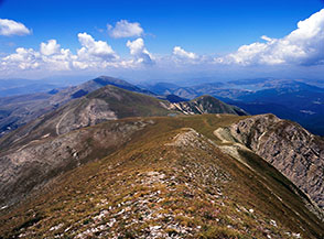 La Cresta Ovest di Pizzo di Camarda, dolce e prativa.
