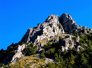 Gli splendidi torrioni delle Quinte sul fianco del Fosso Val di Bove.