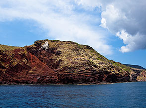 La costa di Cala Rossa  a Capraia.