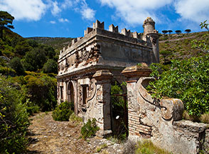 Il Castelletto del direttore, una delle costruzioni pi&ugrave; significative della Colonia Penale Agricola di Capraia.