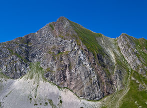 Pizzo di Camarda e la sua Parete Est ripresi dal Dente del Pastore.