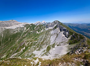 Il grande anfiteatro alla testata della Val Chiarino ripreso dal Pizzo di Camarda.