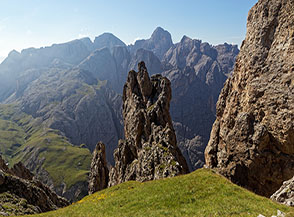 Guglia affacciata sulle cime del Catinaccio alla Forcella di Terrarossa.