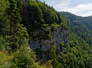 Scorcio sulle falesie della Forra del Lupo.