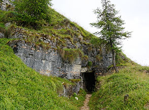 Ingresso del Tunnel dei Fucilieri al Dosso del Sommo.