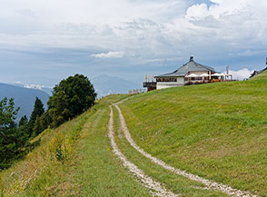 Il Rifugio Baita Tonda al Dosso della Martinella.