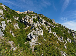 La Valle Sant&rsquo;Angelo: ricca di scenografie rocciose.