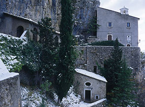 Lato nord dell&rsquo;Eremo di Sant&rsquo;Onofrio al Morrone.