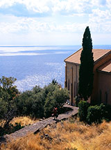 Scorcio di Alicudi con la Chiesa del Carmine.