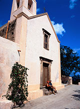 Due piccioncini alla Chiesa di San Bartolo ad Alicudi.