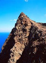 Il picco di Dirittusu Angona sull&rsquo;Isola di Alicudi.