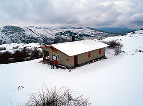 Nevicata primaverile al Rifugio Fonte Tavoloni.