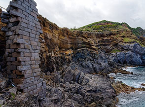 &ldquo;Ruderi sulla scogliera&ldquo; (Forte do bon Jesus).