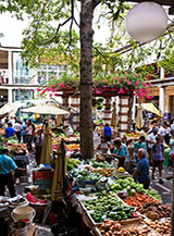 Il mercato della frutta e verdura a Funchal (Mercado dos Lavradores).