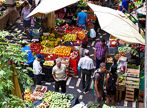&ldquo;Arance & C.&ldquo; (mercato della frutta e verdura a Funchal).