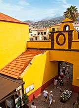 Scorcio su Funchal dalle mura della Fortezza di Sao Tiago.