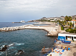Vista sul lungomare di Funchal dalla Fortezza di Sao Tiago.