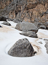 I grandi macigni che segnano inconfondibilmente la Valle delle Cornacchie.