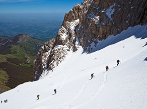 Ripido pendio nevoso sotto il Ghiacciaio del Calderone.