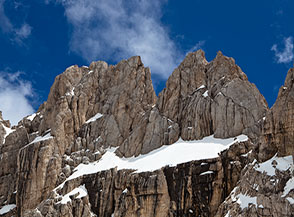 La Terrazza del Calderone sotto la Vetta Centrale ed il Torrione Cambi.