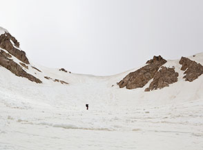 Il muretto di neve finale con cui dal Ghiacciaio del Calderone si esce sulla Cresta Nord della Vetta Occidentale del Corno Grande.