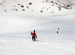 In ripida discesa verso il Vallone delle Cornacchie.