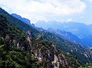 Scorcio sui fianchi della Valle di Cassiglio.