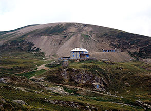 Il Rifugio Alberto Grassi al Passo del Camisolo.