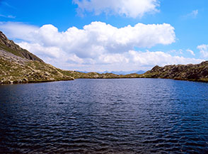Il vento carezza lo specchio d&rsquo;acqua del Lago di Ponteranica Alto.