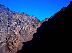 La Valle di Coca illuminata per met&agrave; dai raggi mattutini (al centro il Passo di Coca).