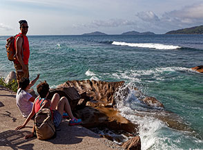 &ldquo;Alla fine della strada 2&ldquo; (al termine della strada che segue la costa nord-orientale di La Digue).