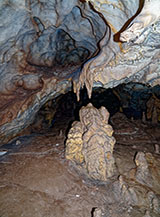 Nel Ramo Fossile alla Grotta dei Cinque Laghi.