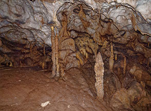 Nel Ramo Fossile alla Grotta dei Cinque Laghi.