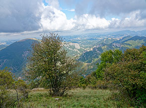 Dai prati dei Ranchi (Monte Nerone) vista a valle.