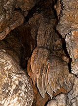 Drappeggi al Camino Rosa nella Grotta del Vento.