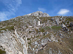 Vista sulla Cresta Sud-occidentale del Velino a monte della Grotta di San Benedetto.
