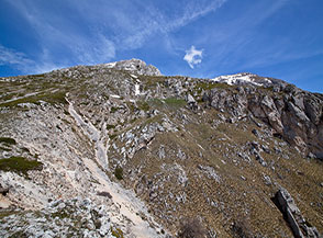 Vista sulla Cresta Sud-occidentale del Velino a monte della Grotta di San Benedetto.