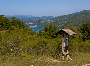Finalmente scorgiamo il Lago del Turano (dalla localit&agrave; Pantano).