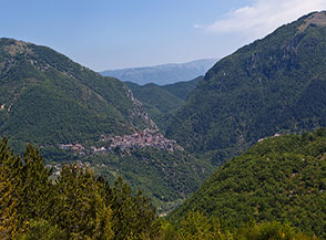 Il paese di Ascrea nella Valle del Turano.