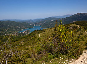 Vista sul Lago del Turano dalla Cresta Nord di Monte Faito.