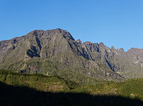 Piton des Neiges ripreso da Hell-Bourg.