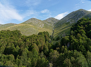 Dalla Fossa Aganello vista sui Colli del Praticello Meridionali e Punta Aganello (sulla dx).