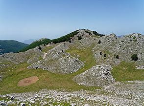 Vista verso il Santuario Madonna del Monte Cervati o della Neve.