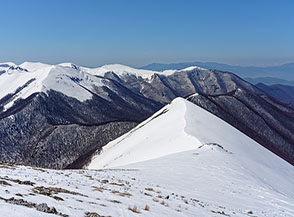 Sulla Cresta Sud-Ovest del Viglio con lo sguardo rivolto verso i monti di Campo Catino.