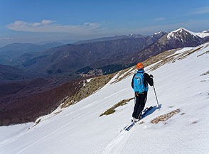 Un momento di pausa lungo la discesa (sul fianco del Crestone).