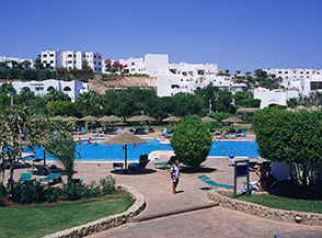 La piscina centrale del Domina Coral Bay di Sharm el Sheikh.