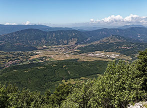 Affaccio a valle (Torano) appena usciti dal bosco della Costa del Vignale.